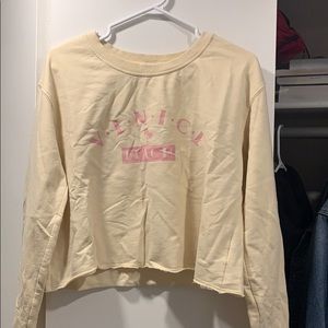 Cropped Long sleeve Graphic Shirt